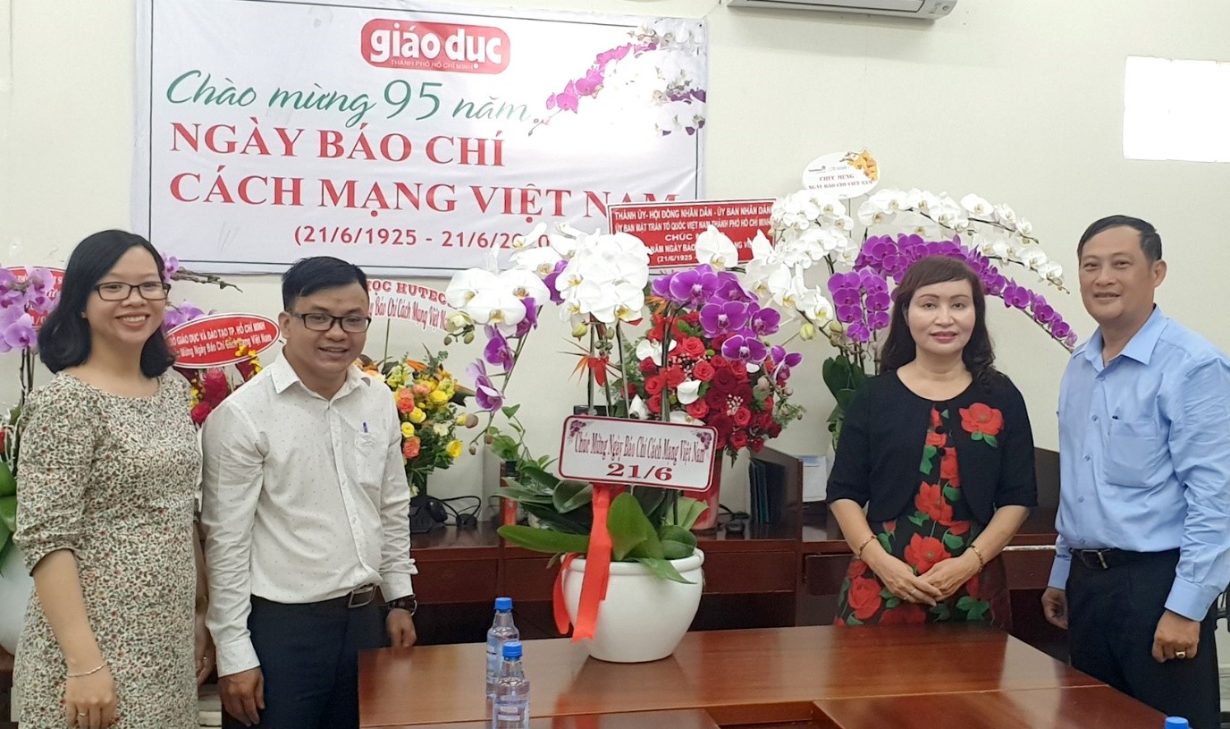 UFM thăm và tặng hoa các đơn vị báo chí nhân ngày báo chí Việt Nam 21/6/2020